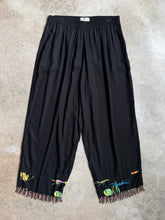 Load image into Gallery viewer, 90s Vintage Paradiso Black Beaded Ankle Crop Pants (XL)