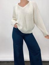 Load image into Gallery viewer, Vintage Cream V-Neck Sweater (L)