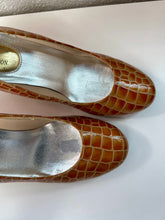 Load image into Gallery viewer, Vintage Ros Hommerson Patent Leather Croc Pumps (US 7.5)
