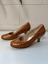 Load image into Gallery viewer, Vintage Ros Hommerson Patent Leather Croc Pumps (US 7.5)