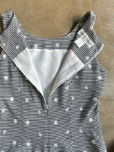 Load image into Gallery viewer, 90s Vintage Donna Ricco Gingham Floral Embroidered Sheath Dress (M)