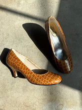 Load image into Gallery viewer, Vintage Ros Hommerson Patent Leather Croc Pumps (US 7.5)