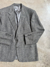 Load image into Gallery viewer, 80s Vintage Roundtree & Yorke Glen Plaid Camel Hair Sport Coat (44)