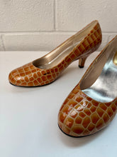 Load image into Gallery viewer, Vintage Ros Hommerson Patent Leather Croc Pumps (US 7.5)