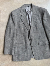 Load image into Gallery viewer, 80s Vintage Roundtree & Yorke Glen Plaid Camel Hair Sport Coat (44)