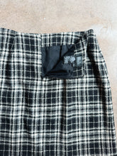 Load image into Gallery viewer, 90s Vintage Morgan Taylor Plaid Button-Front Wool Mini Skirt (W28")