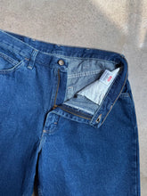 Load image into Gallery viewer, Wrangler Relaxed Fit Denim Shorts (W34)