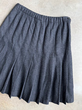 Load image into Gallery viewer, 80s Vintage Pendleton Charcoal Grey Wool Pleated Skirt | Medium