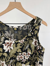 Load image into Gallery viewer, 90s Vintage Morgan Taylor Floral Silk Tank Top (M)