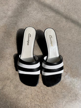 Load image into Gallery viewer, Vintage Black &amp; White Striped Leather Heeled Sandals (US 6)
