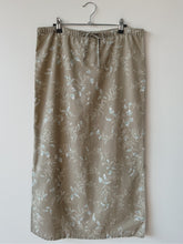 Load image into Gallery viewer, 90s Muted Floral Linen Maxi Skirt (S)
