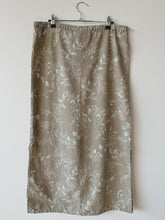 Load image into Gallery viewer, 90s Muted Floral Linen Maxi Skirt (S)
