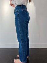 Load image into Gallery viewer, 90s Vintage Lee High Waisted Jeans (W27&quot;)
