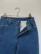 Load image into Gallery viewer, 90s Vintage Lee High Waisted Jeans (W27&quot;)
