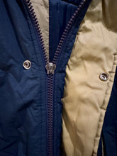Load image into Gallery viewer, 90s Vintage Starter Notre Dame Zip-Up Nylon Puffer Jacket (L)
