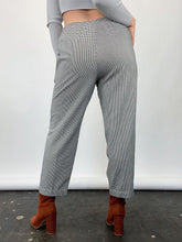 Load image into Gallery viewer, 90s Houndstooth Ankle Crop Pants (L)
