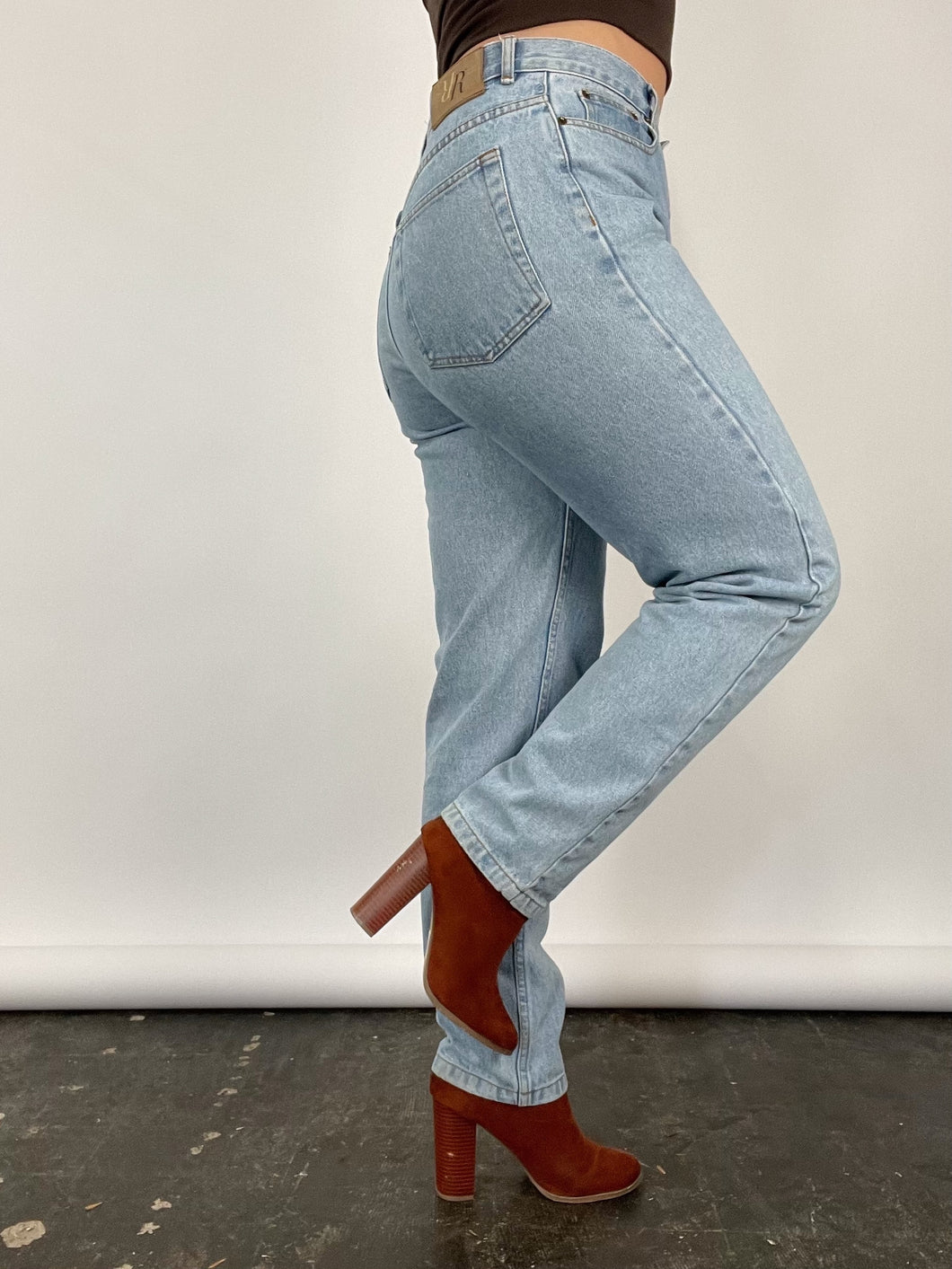 90's Light Wash High Waisted Jeans (W33