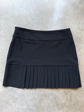 Load image into Gallery viewer, Y2K Tempo Paris Black Pinstripe Drop-Waist Pleated Mini Skirt | Medium
