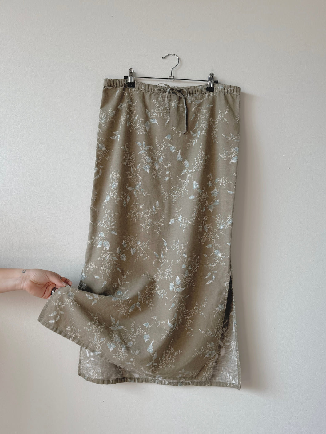 90s Muted Floral Linen Maxi Skirt (S)