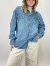 Load image into Gallery viewer, 90s Snap Button Denim Shirt (L)

