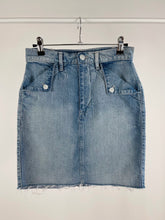 Load image into Gallery viewer, Gap Buttoned Pocket Denim Skirt (W26&quot;)
