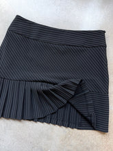 Load image into Gallery viewer, Y2K Tempo Paris Black Pinstripe Drop-Waist Pleated Mini Skirt | Medium
