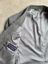 Load image into Gallery viewer, 80s Vintage Roundtree &amp; Yorke Glen Plaid Camel Hair Sport Coat (44)
