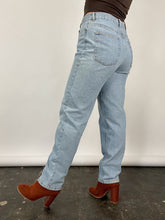 Load image into Gallery viewer, 90&#39;s Light Wash High Waisted Jeans (W33&quot;)

