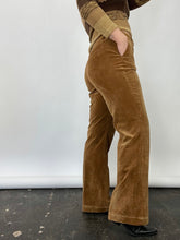 Load image into Gallery viewer, Tan Velvet Cord Flare Trousers (W32&quot;)
