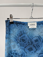 Load image into Gallery viewer, Y2K Blue Printed Midi Skirt (S)
