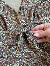 Load image into Gallery viewer, Y2K Nine West Paisley V-Neck Tie Front Tank (L/XL)
