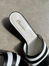 Load image into Gallery viewer, Vintage Black &amp; White Striped Leather Heeled Sandals (US 6)
