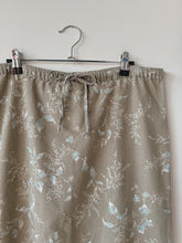 Load image into Gallery viewer, 90s Muted Floral Linen Maxi Skirt (S)
