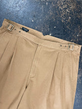 Load image into Gallery viewer, Dark Khaki Pleated Shorts (W34)
