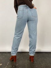 Load image into Gallery viewer, 90&#39;s Light Wash High Waisted Jeans (W33&quot;)
