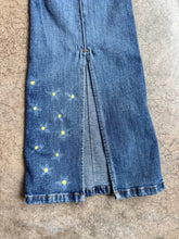 Load image into Gallery viewer, Y2K L.E.I. Painted Low-Rise Split Hem Flare Jeans (S)
