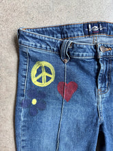 Load image into Gallery viewer, Y2K L.E.I. Painted Low-Rise Split Hem Flare Jeans (S)
