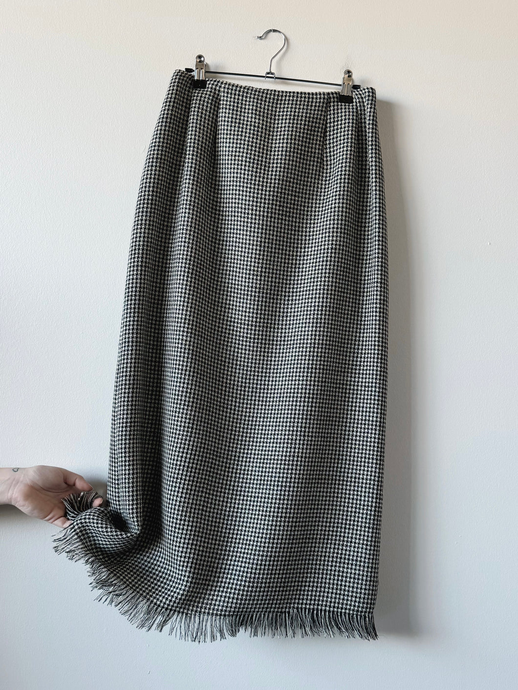 90s Vintage Houndstooth Tweed Wool Fringe Maxi Skirt (W27