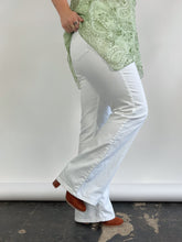 Load image into Gallery viewer, White Flared Jeans (W34&quot;)
