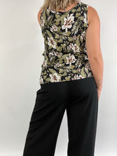 Load image into Gallery viewer, 90&#39;s Floral Silk Tank Top (M)
