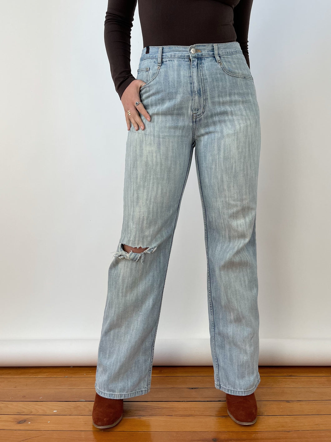 Y2K Light Wash Relaxed Jeans (W33