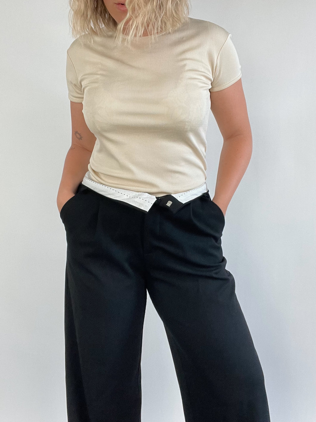 90's Cream Fitted Tee (L)
