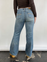 Load image into Gallery viewer, Tommy Hilfiger Low Rise Bootcut Jeans (W34&quot;)
