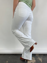 Load image into Gallery viewer, White Flared Jeans (W34&quot;)
