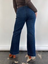 Load image into Gallery viewer, Dark Wash Wide Leg Jeans (W36&quot;)
