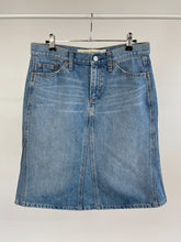 Load image into Gallery viewer, 00&#39;s Gap A-Line Denim Skirt (W31&quot;)
