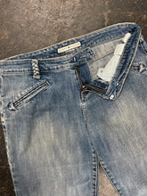 Load image into Gallery viewer, Tommy Hilfiger Low Rise Bootcut Jeans (W34&quot;)
