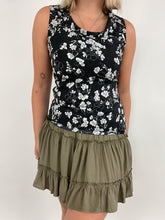Load image into Gallery viewer, Black Floral Sleeveless Blouse (S)
