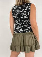 Load image into Gallery viewer, Black Floral Sleeveless Blouse (S)
