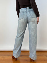 Load image into Gallery viewer, Y2K Light Wash Relaxed Jeans (W33&quot;)
